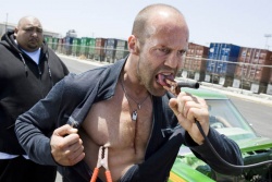 Chev Chellios (Jason Statham) braucht Saft - Crank 2 - High Voltage