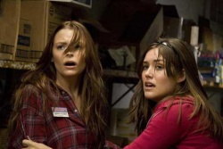 Sarah Palmer (Jaime King) und Megan (Megan Boone) - My Bloody Valentine 3D