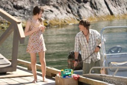 Anna (Emily Browning) und Matt (Jesse Moss) - Der Fluch der 2 Schwestern