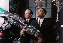 Agent Kay (Tommy Lee Jones) und Agent Jay (Will Smith)  Sony - Men in Black 2