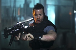 Snow (Guy Pearce) - Lockout